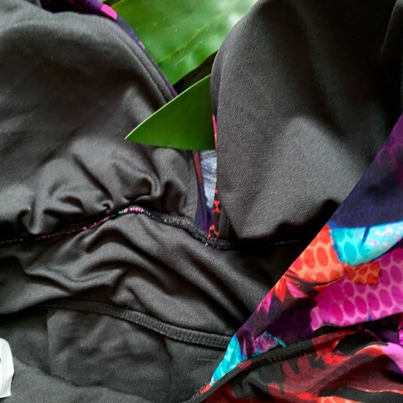 *sold.8  NWT Stunning Tropical Swimsuit - Picture 9 of 16